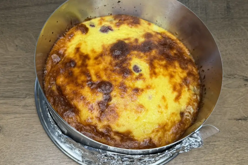 Coace budinca cu branza de vaci si cirese