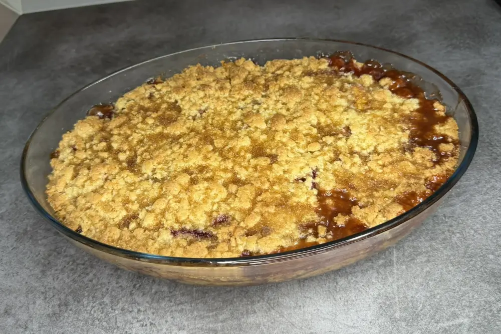 Coace crumble-ul cu nectarine la cuptor