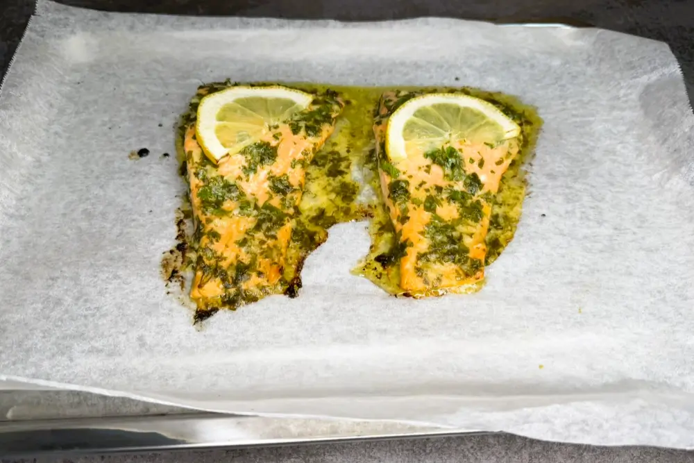 Coace fileurile de somon cu lamaie in cuptor