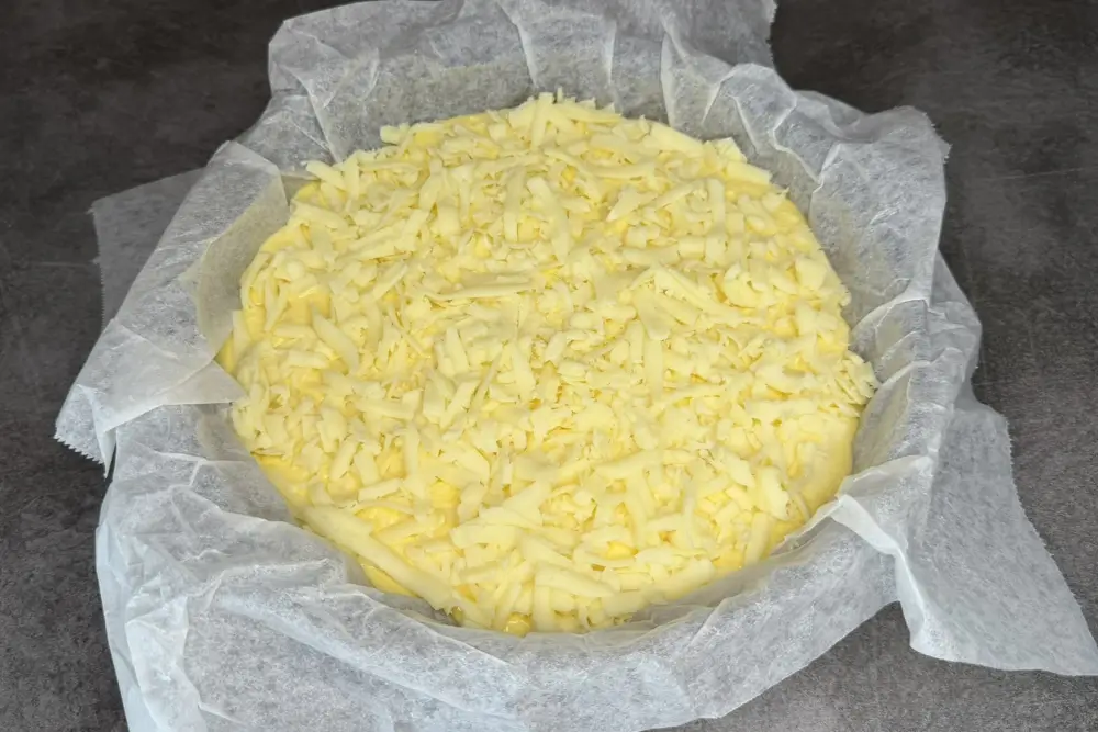 Presara cascaval pe placinta cu branza (fara aluat)